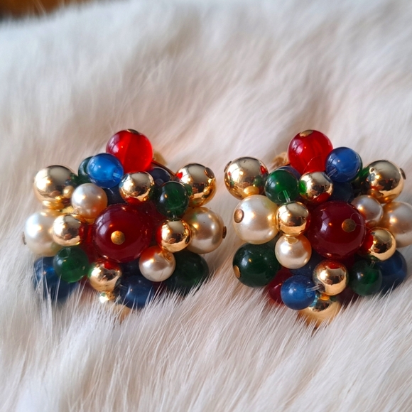 Multicolor beaded cluster clip-on earrings - Picture 1 of 5